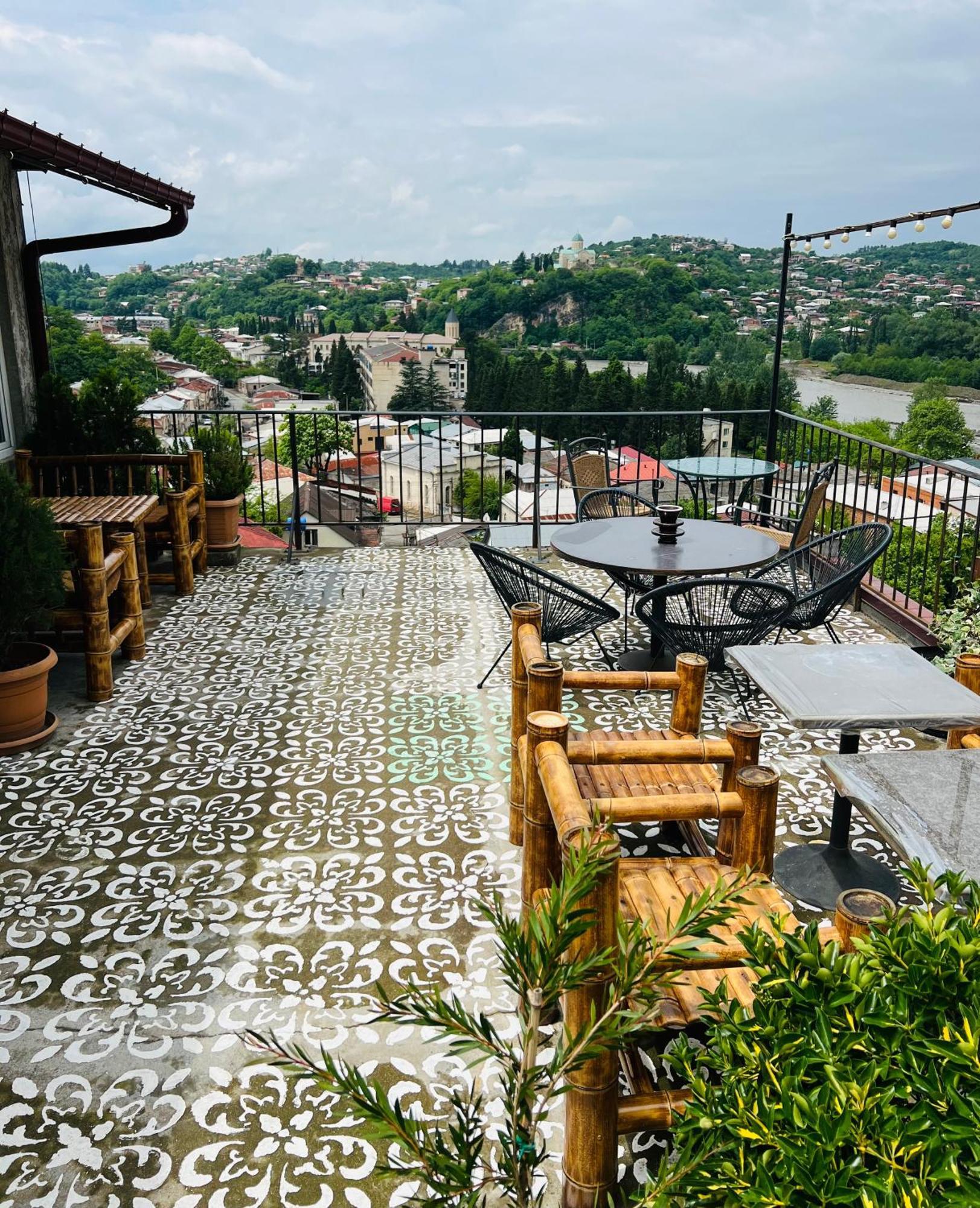 Green Flower Hotel Кутаїсі Екстер'єр фото