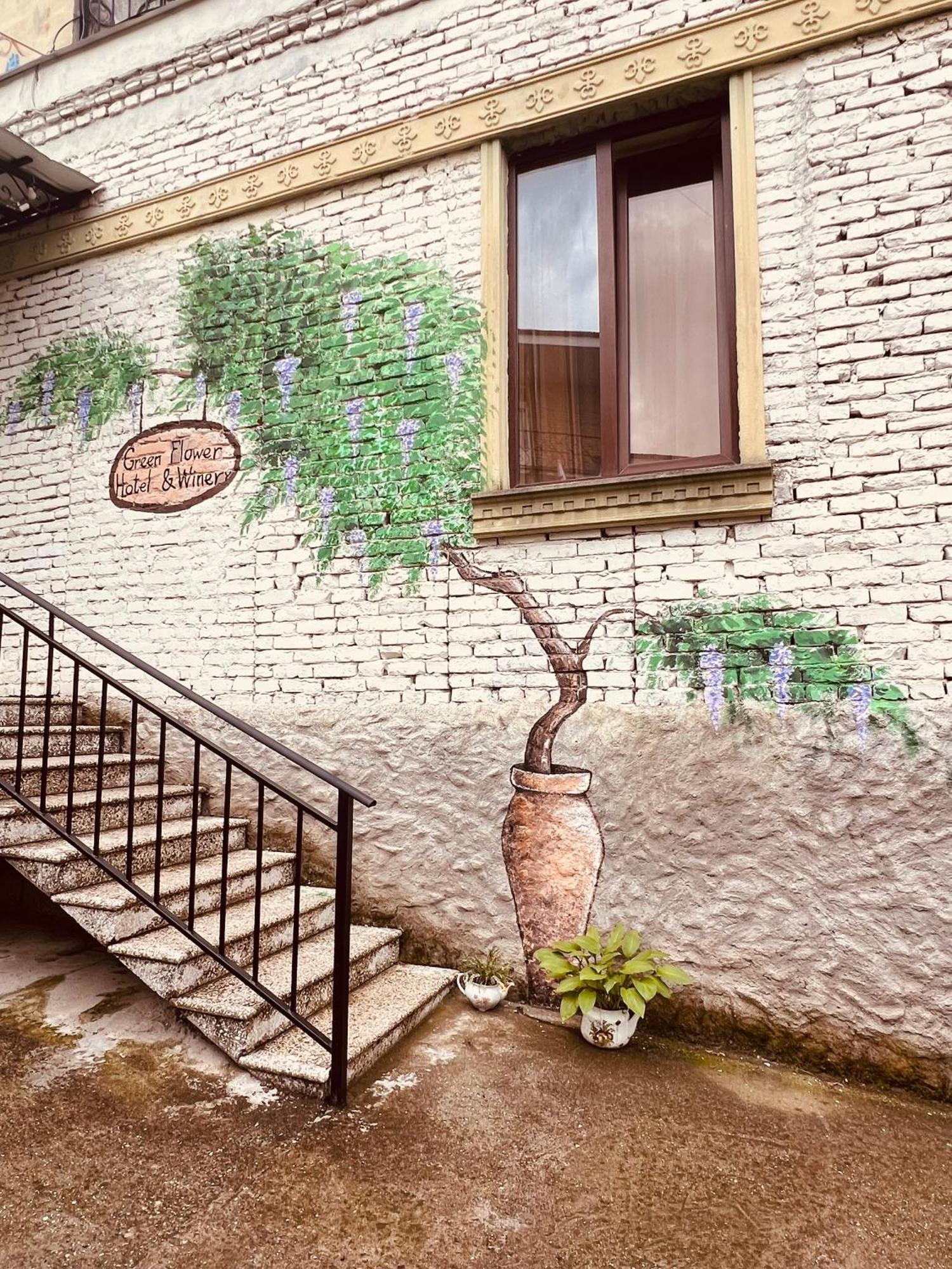 Green Flower Hotel Кутаїсі Екстер'єр фото