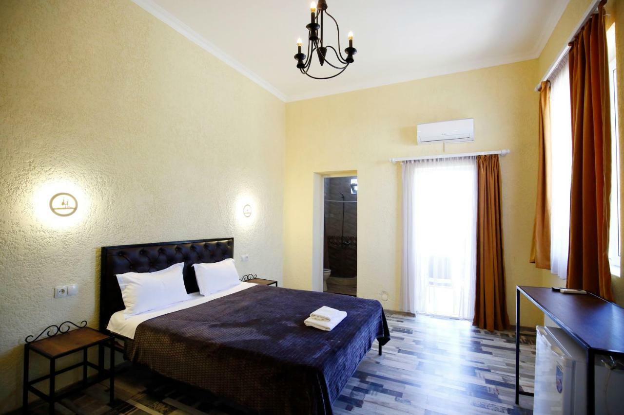 Green Flower Hotel Кутаїсі Екстер'єр фото