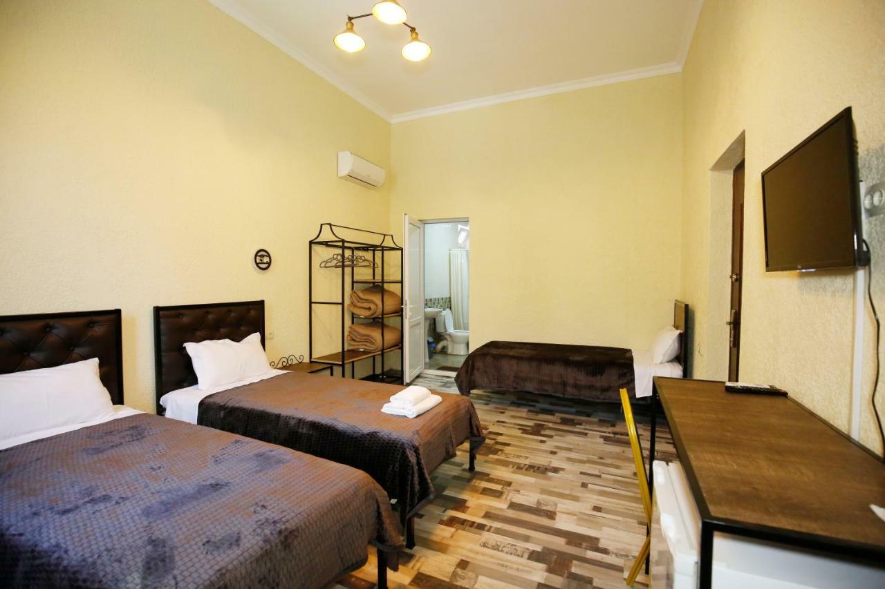 Green Flower Hotel Кутаїсі Екстер'єр фото