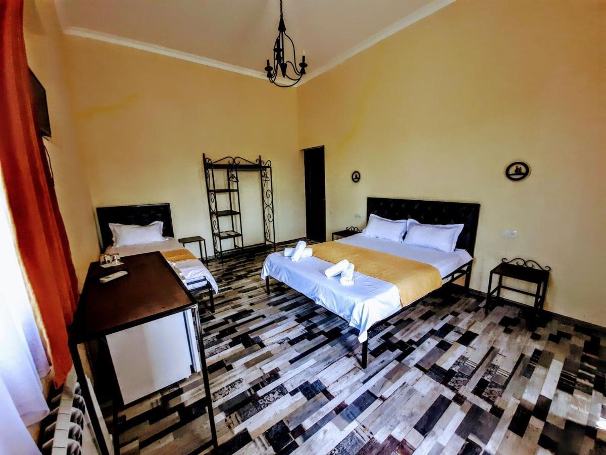 Green Flower Hotel Кутаїсі Екстер'єр фото